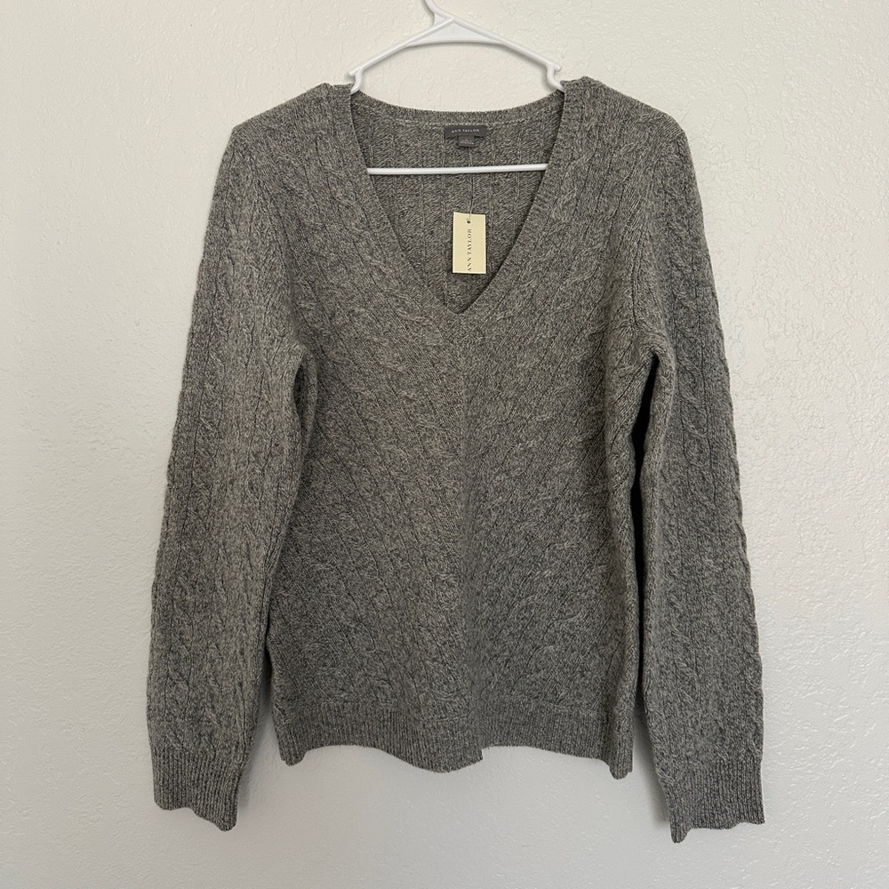 Ann Taylor 100% merino wool Gray V-Neck Cable Knit Sweater